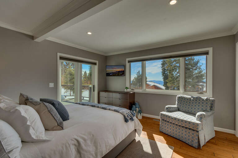 Queen - Floor 1 - Entry Level Queen - Floor 1 - Entry Level