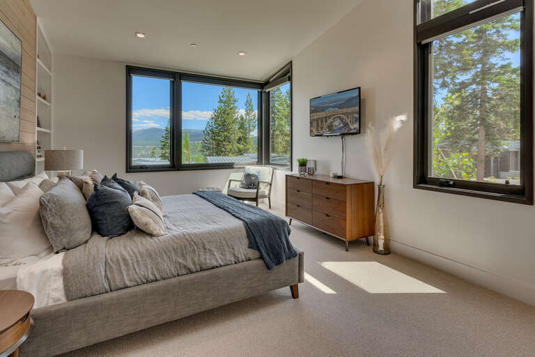 Bedroom #1 Primary Suite - King - Floor 2