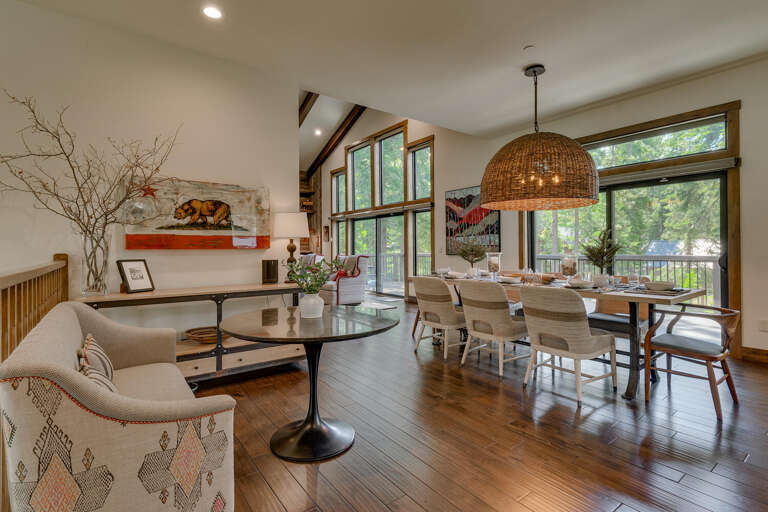 Pineland Family Retreat-large-003-031-Upstairs Landing-1500x1000-72dpi