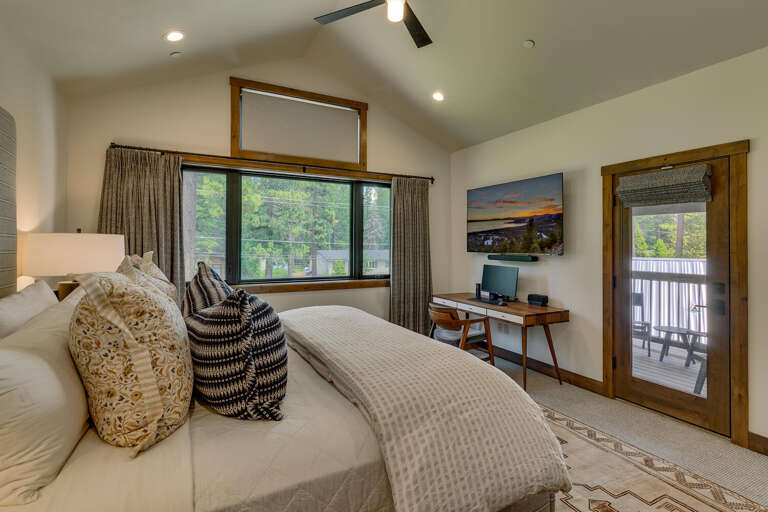 Pineland Family Retreat-large-016-022-Primary Bedroom En suite-1500x1000-72dpi