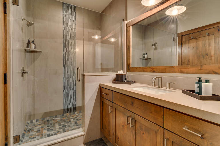 Pineland Family Retreat-large-023-020-Bathroom-1500x1000-72dpi