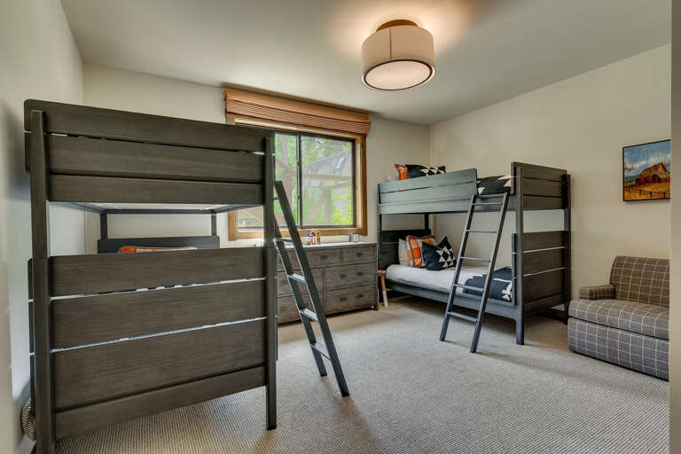 Pineland Family Retreat-large-024-016-Bunk Room-1500x1000-72dpi