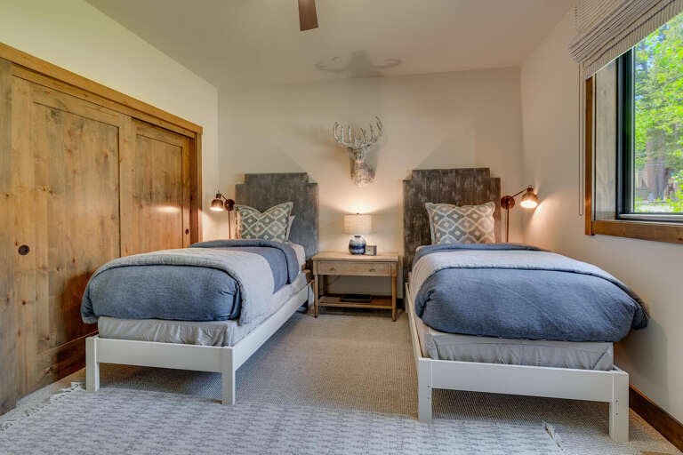 Pineland Family Retreat-large-028-026-Bedroom-1500x1000-72dpi