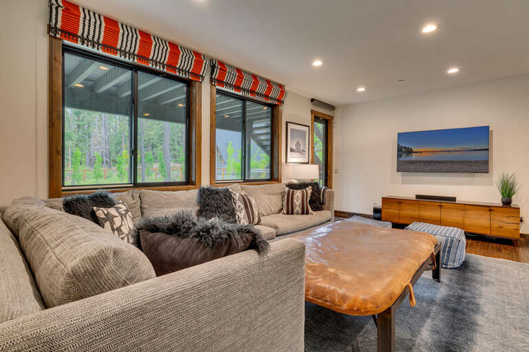 Pineland Family Retreat-large-030-012-Family Room-1500x1000-72dpi