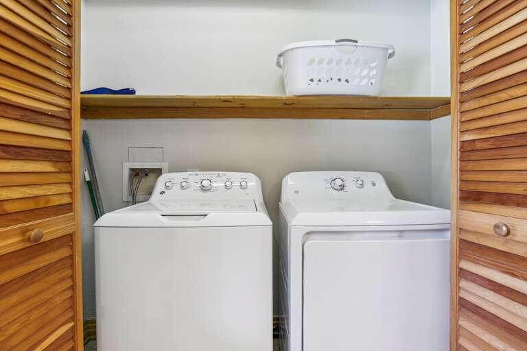 Bathroom 6 2024 - Hall Bath with Washer & Dryer - Level 1