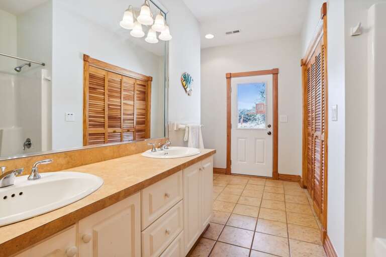 Bathroom 6 2024 - Hall Bath with Washer & Dryer - Level 1