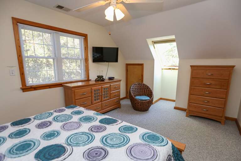 Bedroom 2 2025 - Queen - Level 3
