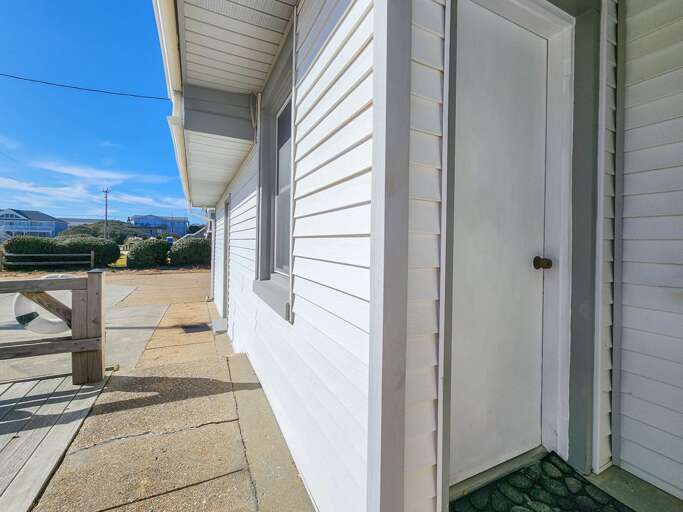 Exterior Entrance To Bed 3 2023