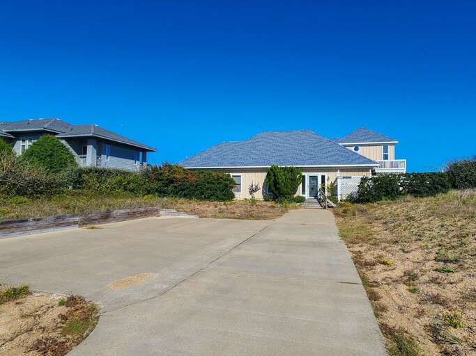 Oceanfront Outer Banks Vacation Rental 2023 (parking)