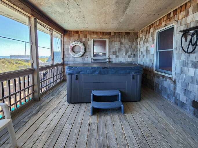 Screened In Porch/Hot Tub 2023