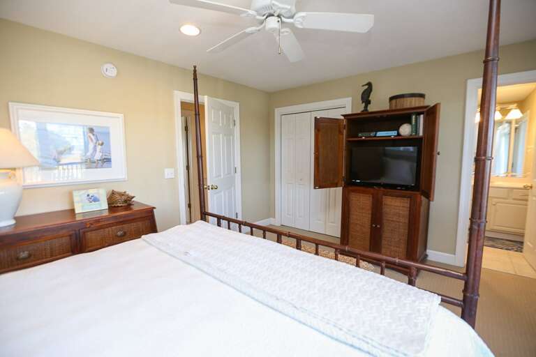 Bedroom 2 2024 - King with private bathroom - Level 2