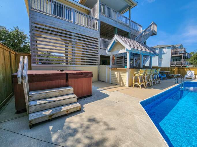 Private Hot Tub & Poolside Bar 2022 Private Hot Tub & Poolside Bar 2022