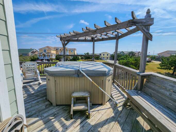 Hot Tub On Top Deck 2023