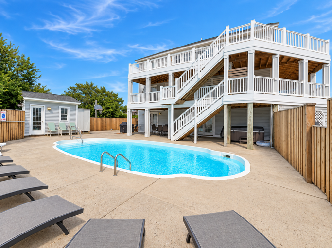 Private Pool Hot Tub Outdoor Shower Grill and Basketball Goal 2026