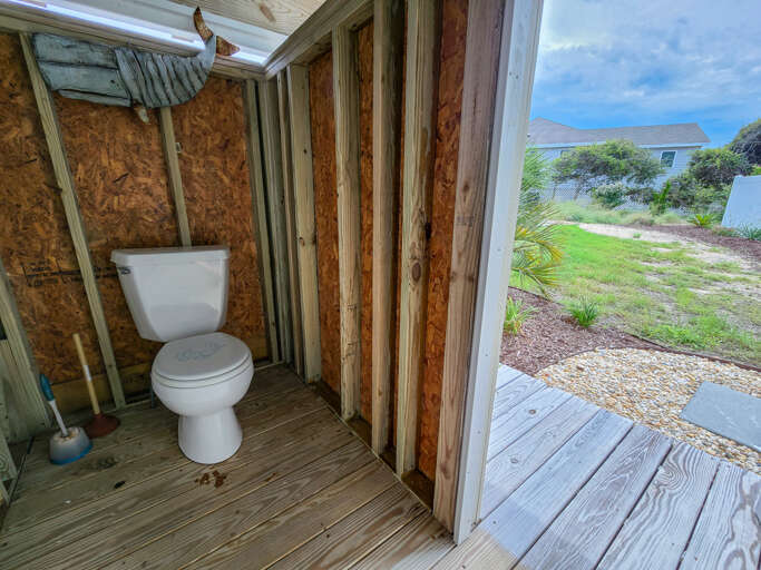 Outdoor Bathroom 2022