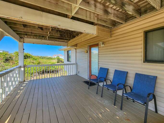 Covered, Entry Deck 2023