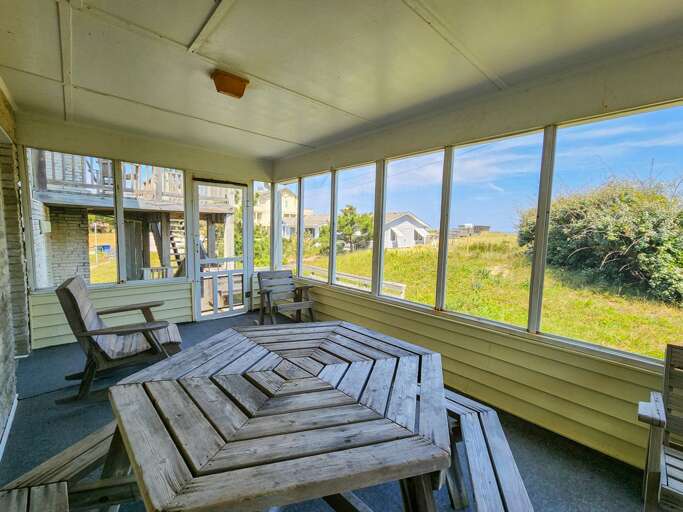 Screened in Porch 2023