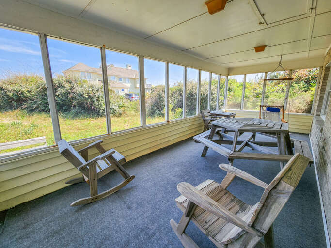 Screened in Porch 2023