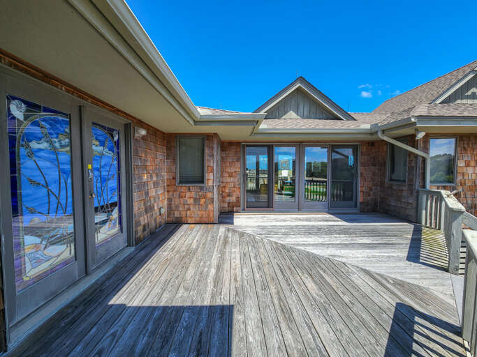 Sundeck & Entry 2022