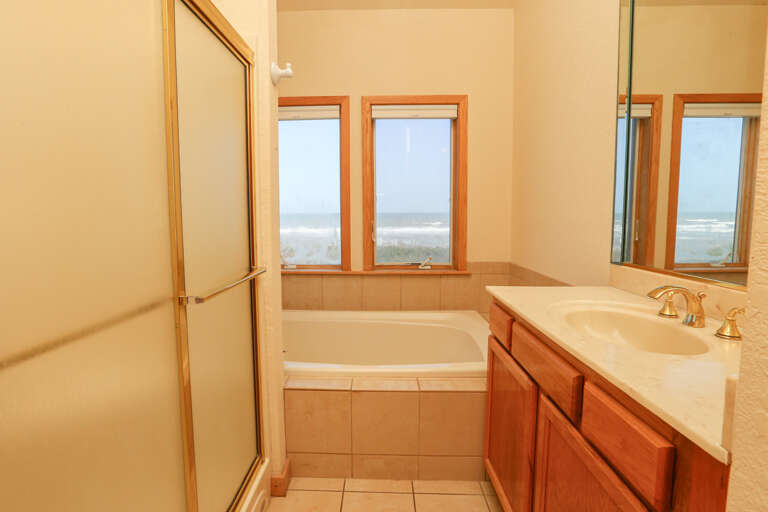 Bathroom 4 2023; Private to Bed 3