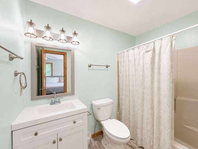 Bathroom 5 2026 - Private to bedroom 4