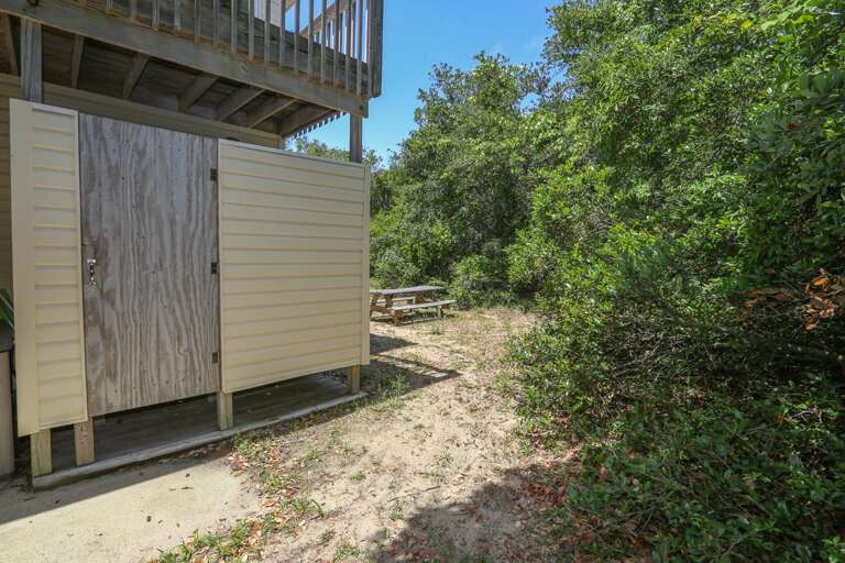 Outside Shower & Picnic Table 2022