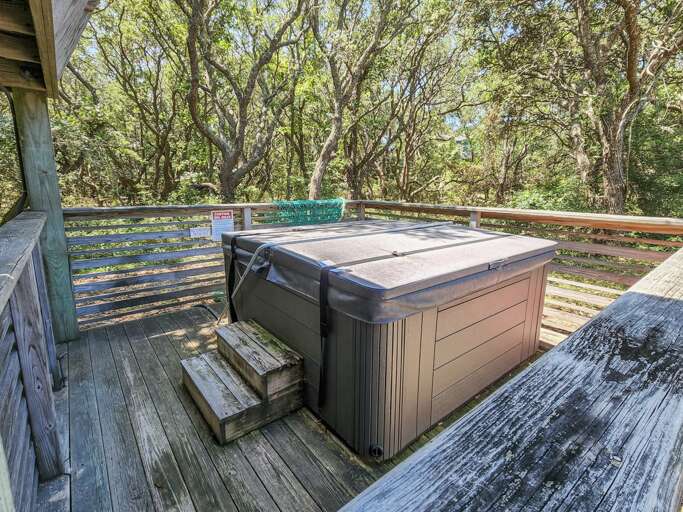 Hot Tub 2022