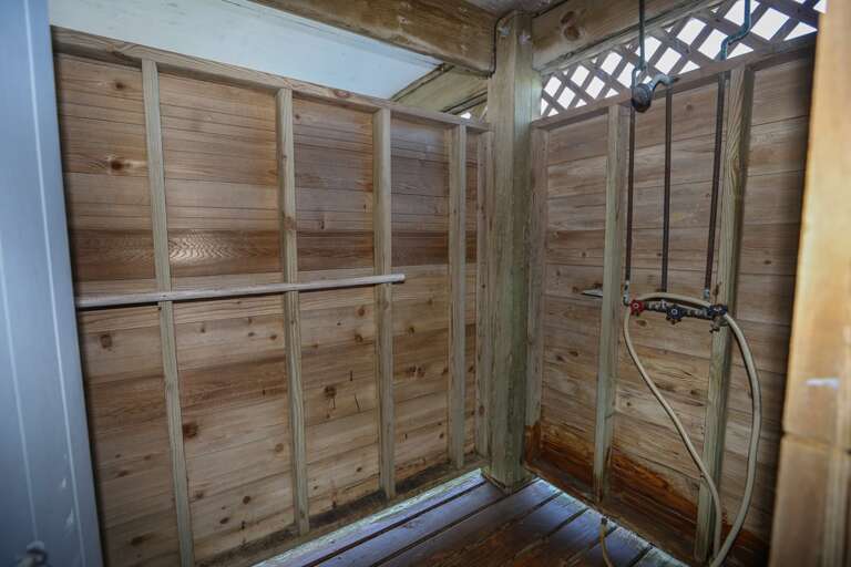 Outdoor shower/Toilet 2022