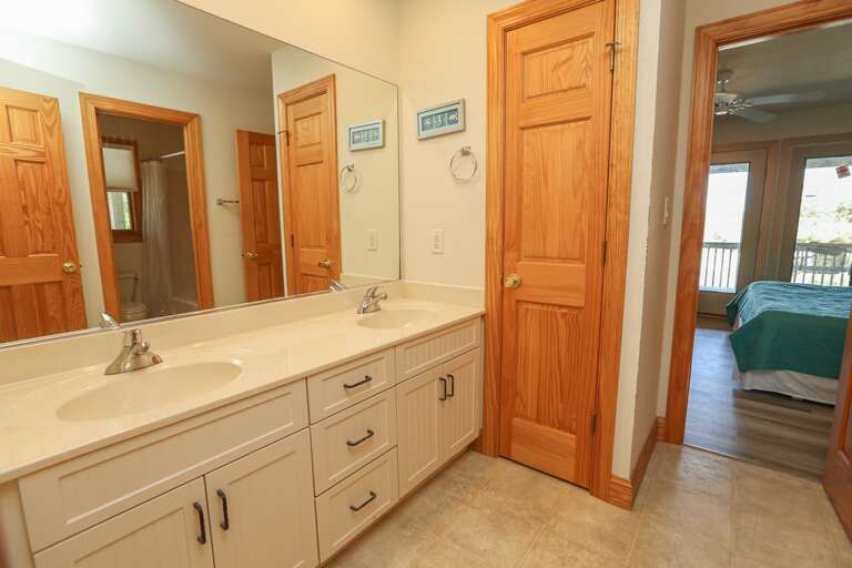 Bathroom 5 2022; Jack & Jill bath to Bed 4 and 5