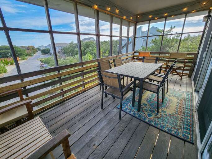 Screened in Porch 2023