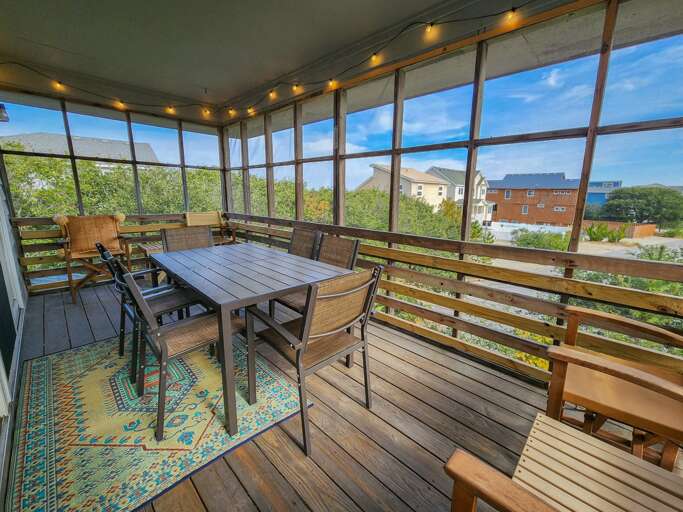 Screened in Porch 2023