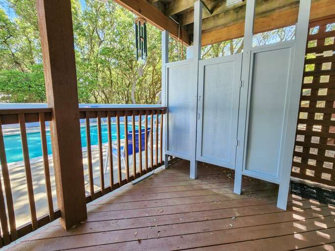 Outside Shower 2023; access through Bathroom 6