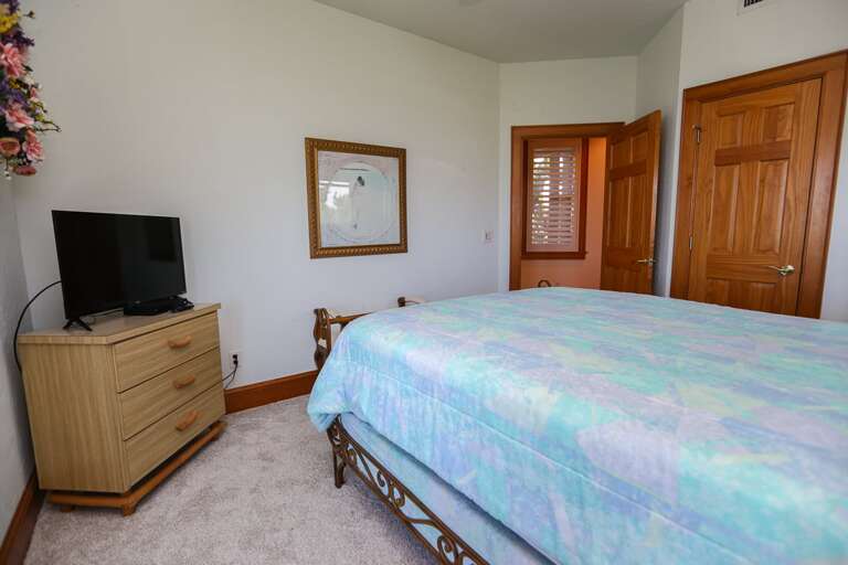 Bedroom 3 2024; Queen with deck access and private bathroom - Level 1