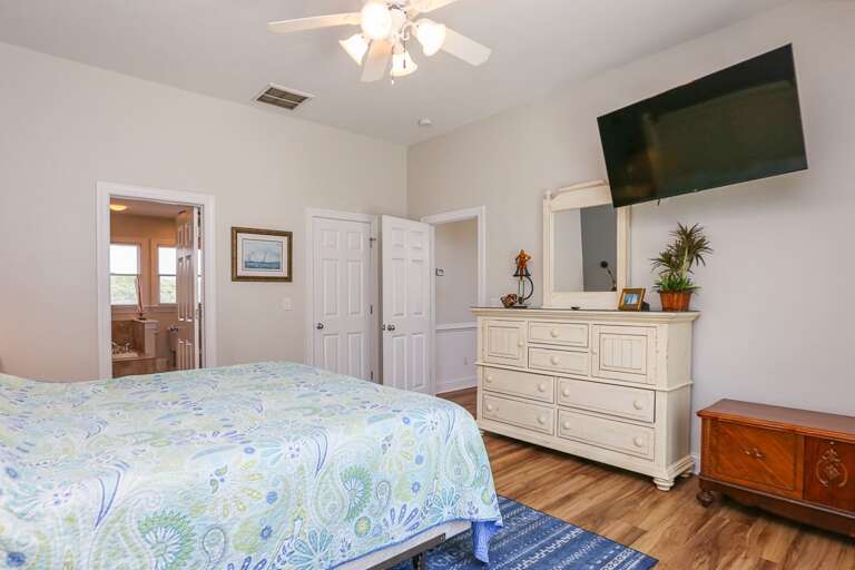 Bedroom 1 2024; King with private bathroom - Level 3