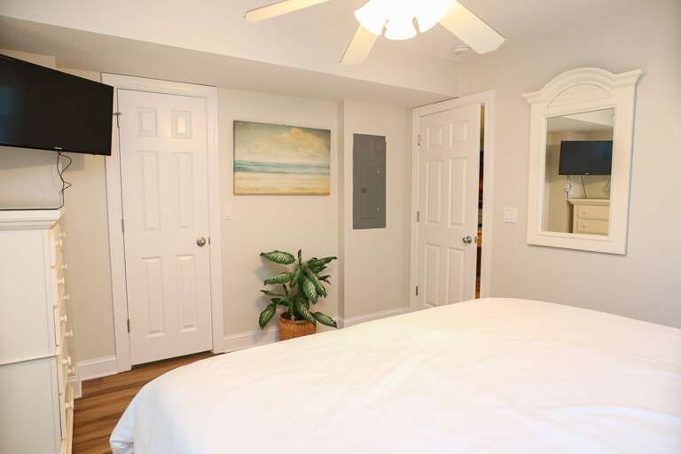 Bedroom 6 2025; King with private bathroom - Level 1