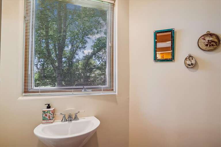 Bathroom 1 - Level 3