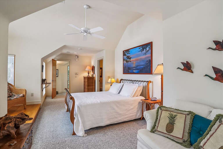 Bedroom 1; Queen with sitting area and TV - Level 4