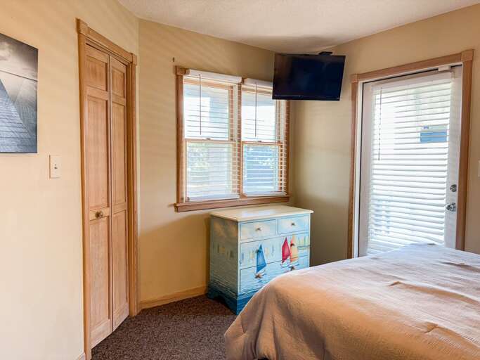 Bedroom 4 2025 - Queen with Deck Access - Level 2