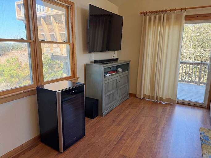 Wine Cooler & TV