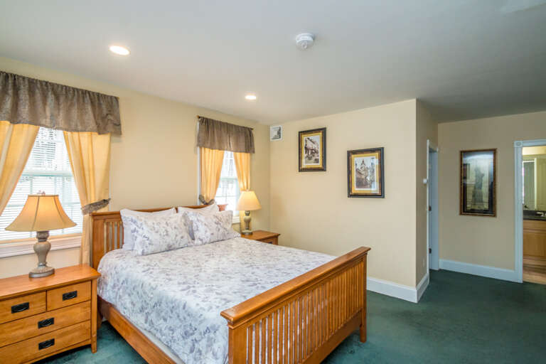 52-1 Locust Queen Ensuite.jpg