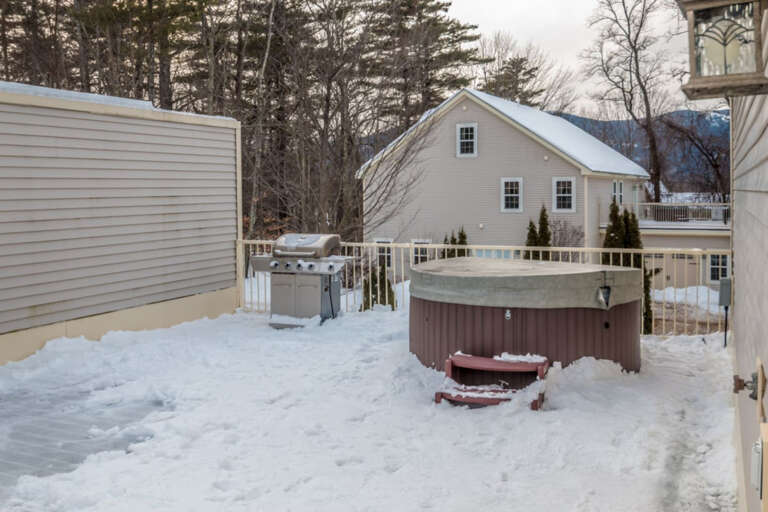Year round hot tub and grill on deck