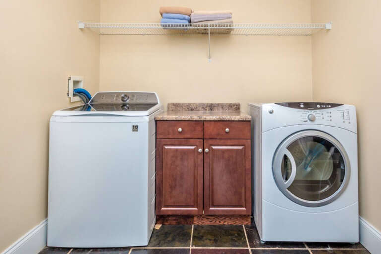 Laundry room 2 of 2