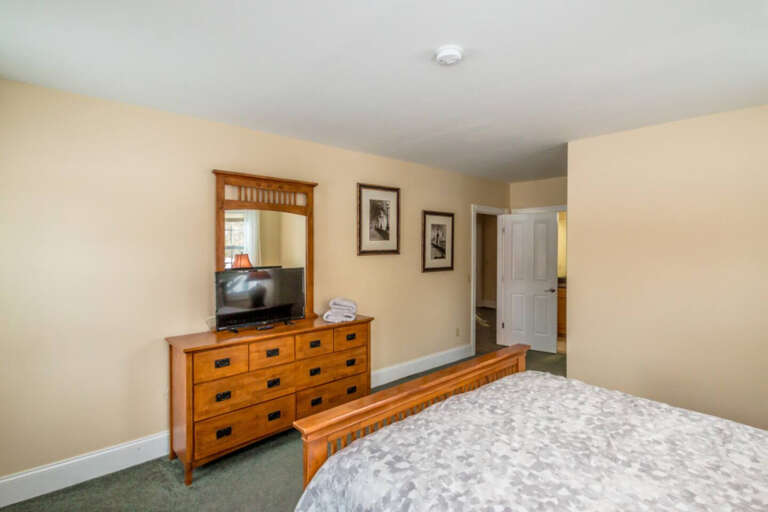 Queen bedroom #1 with ensuite bathroom
