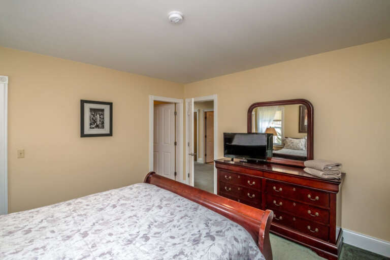 Queen #4 with ensuite bathroom