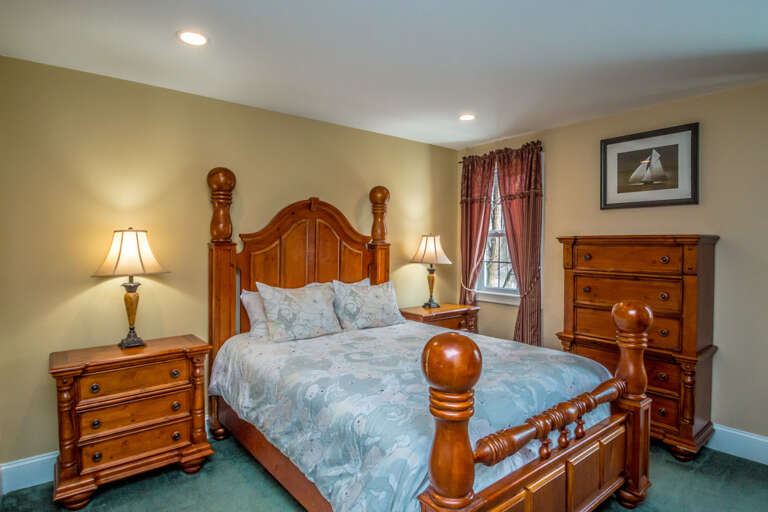 80-2 Queen bedroom #2.jpg