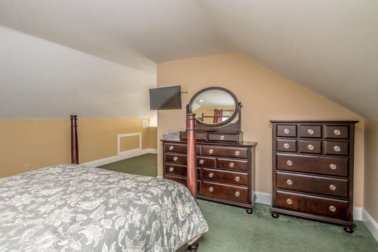 80-2 K ensuite loft.jpg