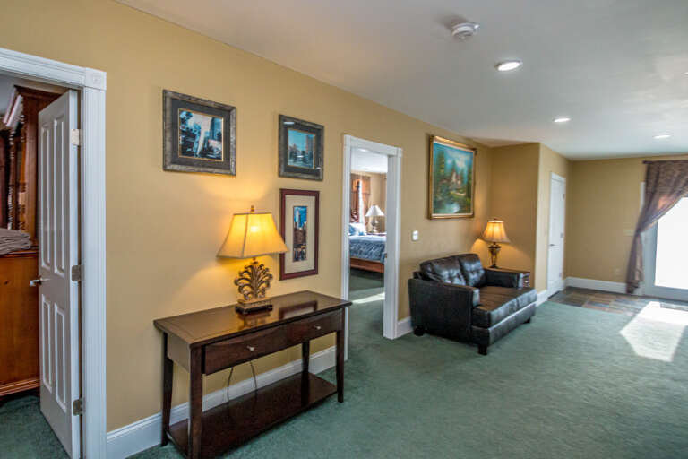 80-2 grd fl hallway.jpg