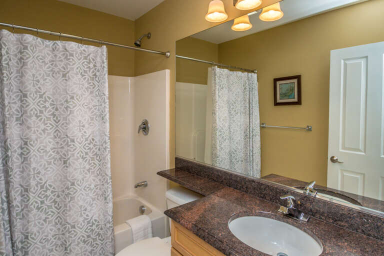 80-2 common bath main fl.jpg