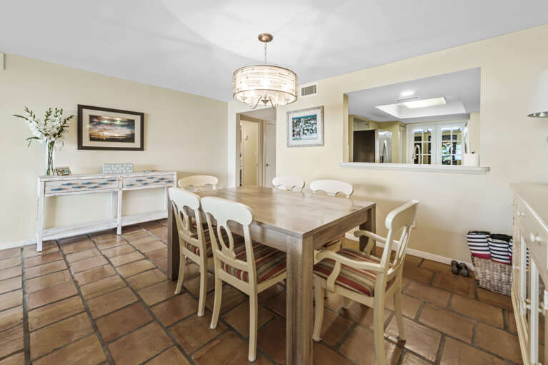 Key West Beach Club 304 Dining