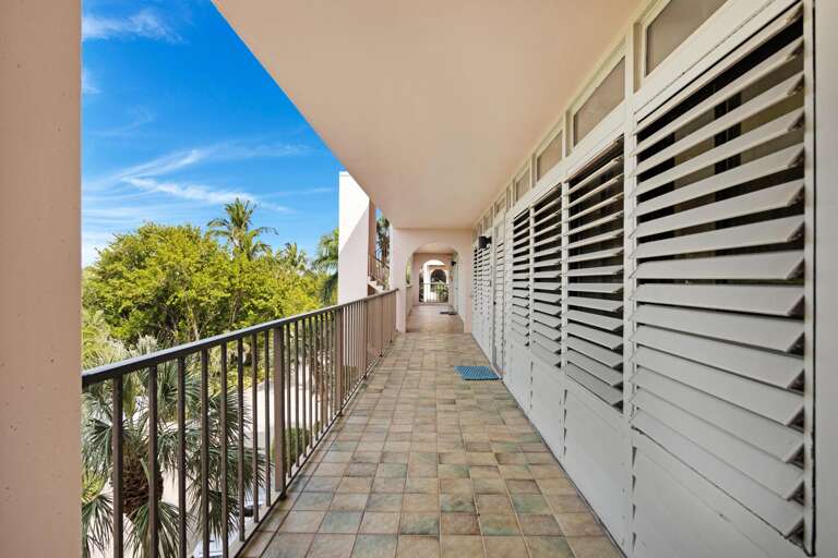 Front Walkway way to #304